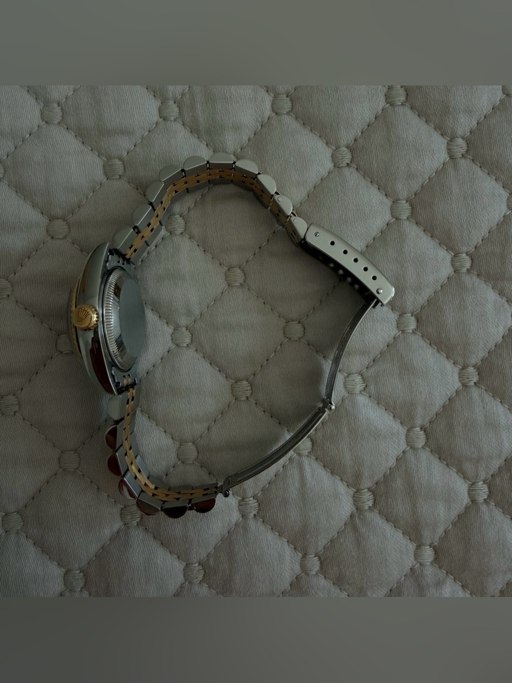 Rolex Datejust 26mm. Silver dial, fluted bezel two tone yellow gold jubilee. - Picture 8 of 10